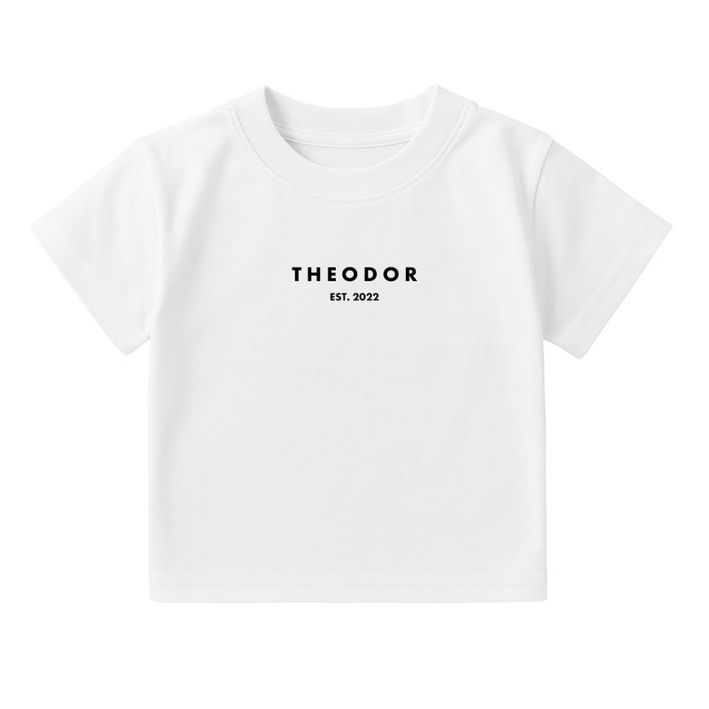 Hvit t-skjorte i økologisk bomull med navn