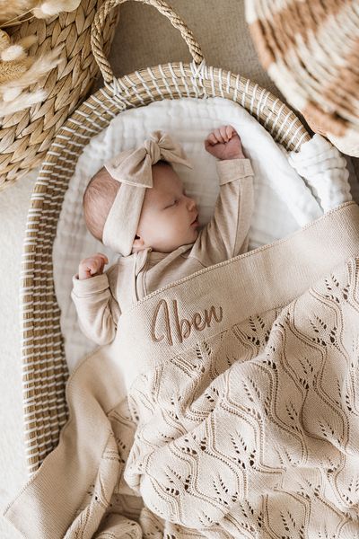 Babyteppe med navn - Cozy løvfall sand